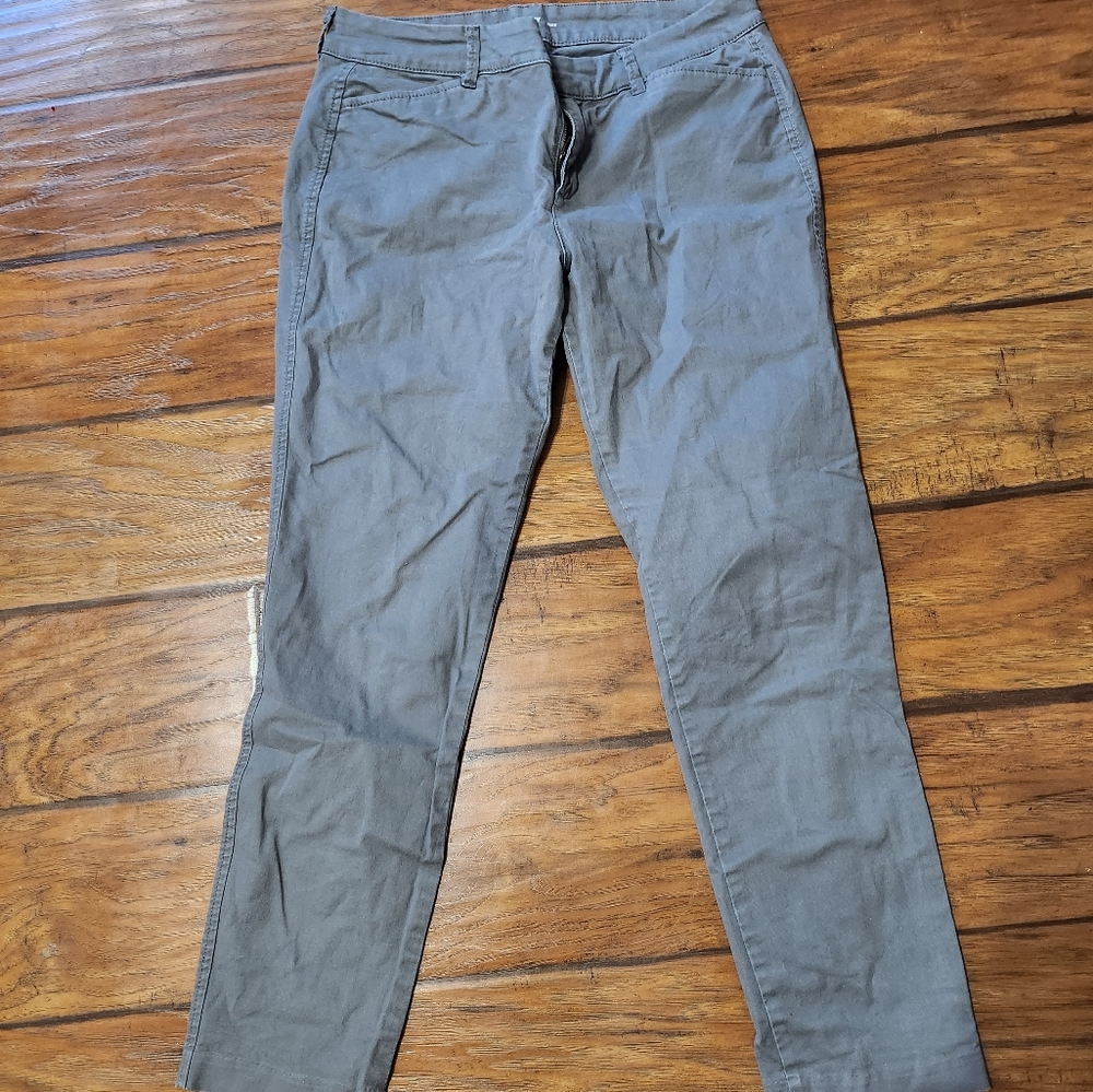 Old Navy Pixie pants 8